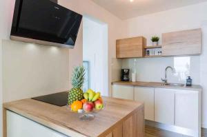 Apartments with Pool in Novi Vinodolski 39520