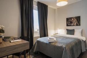 Guestly Homes - 2BR Apartment with Lake View