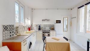 Nice studio with terrace on Rue Bourdaloue