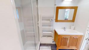 Nice studio with terrace on Rue Bourdaloue