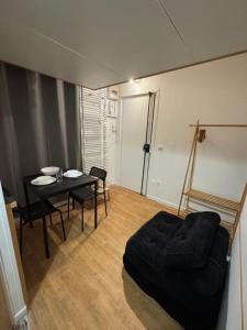 Studio for Two - Perfect Location close to metro