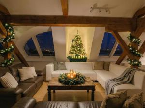 TurnKey I Old Town 5BR Loft Apartment