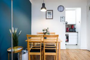 Chic 1-Bed Dublin Flat with Balcony Near Jameson Distillery and 15 Mins to Centre