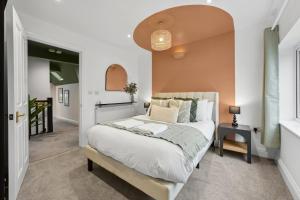 Stylish and Comfortably Large 5-bedroom house