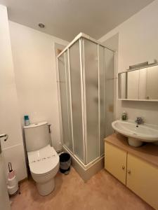 Belle villa climatisée, wifi, 3 chambres grande terrasse vue réserve naturelle dans résidence sécurisée avec piscine commune 800m de la mer Un vrai Havre de Paix LRCS107