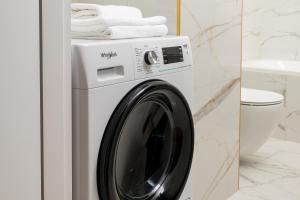 Ursus Spacious Apartment by BookingHost