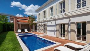 Villa Rafaelle with 3 bedrooms and pool in Porec