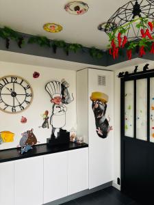 THE ENCHANTED HOUSE ( 15 min walk to Disney)