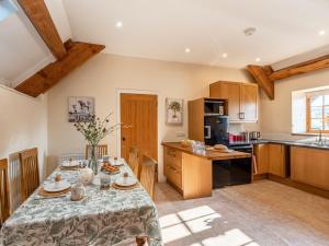 8 Bed in Llanigon BN241