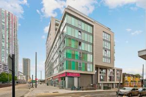 Modern 1 Bed next to Stratford