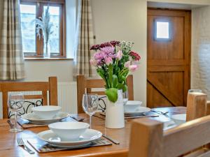 2 Bed in Cwmdu MAWRW