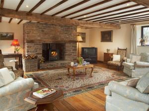 3 Bed in Llanddew BN010