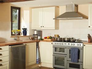 3 Bed in Llanddew BN010