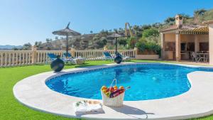 Cortijo Angela Viñuela by Ruralidays