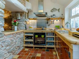 1 Bed in Llansaint 89780