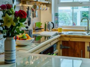 1 Bed in Llansaint 89780