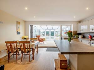 2 Bed in North Boarhunt 93638