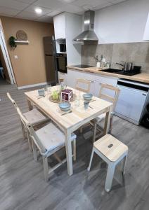 Maison des volcans - 3 chambres doubles - avec Terrasse et Wifi - 8 couchages