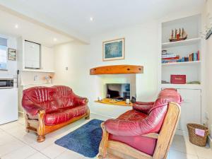 2 Bed in Aberdovey DY015