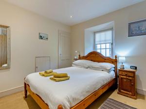 2 Bed in Aberdovey DY015