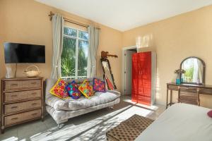 Villa with garden jacuzzi trampoline