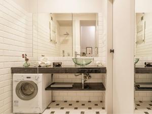 Mia Mokotowska Stylish Flat