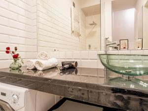 Mia Mokotowska Stylish Flat