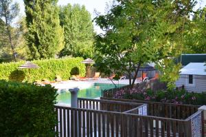 Villages vacances Camping les Fouguieres : photos des chambres