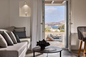 Manesis Suites
