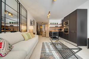 Stylish 2BR Apt, 2 min to Promenade and Sea, Gżira