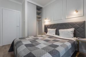 Urban Chic- Mennica Residence - Warsaw Center - For 15 Guests