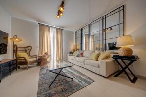Stylish 2BR Apt, 2 min to Promenade and Sea, Gżira