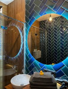 Сучасна студія з гойдалкою в ЖК Енергія