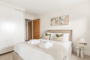 New! Panoramic 2BR Flat with Balcony by Royal Docks