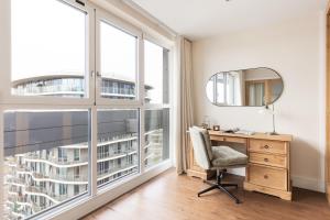 New! Panoramic 2BR Flat with Balcony by Royal Docks