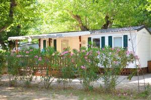 Villages vacances Camping les Fouguieres : photos des chambres