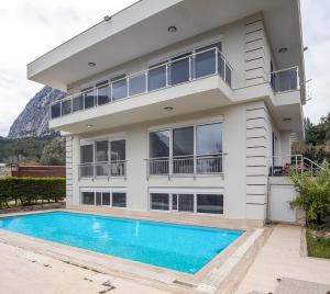 Hisarçandırda Geniş Dağ Evi