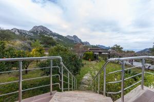 Hisarçandırda Geniş Dağ Evi