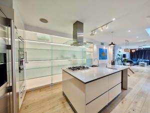 Stunning 4 Bedroom House in Old Windsor Perfect for Families & Groups