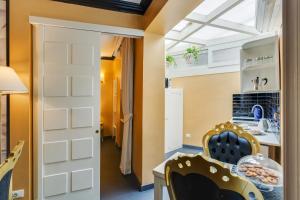 Spanish Steps Boutique Gold Apartment