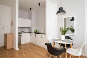 Wola Sławińska Deluxe Apartment by BookingHost