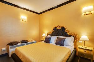 Spanish Steps Boutique Gold Apartment