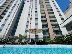 Apto 2 Quartos com Piscina, Ar-Condicionado e Churrasqueira Privativa a 400m da Praia