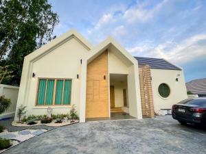 Neko Poolvilla sattahip