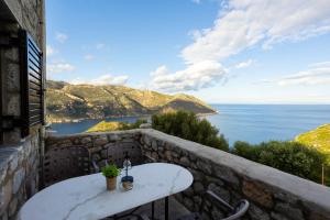 Taenarioum Antico - Mani Stone Tower with Sea View