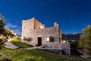 Taenarioum Antico - Mani Stone Tower with Sea View
