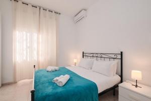 Modern Comfort & Private Patio 5 Min to Metro C