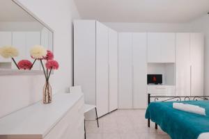 Modern Comfort & Private Patio 5 Min to Metro C