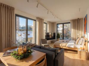 Turnkey I Henrys Tower Apartments