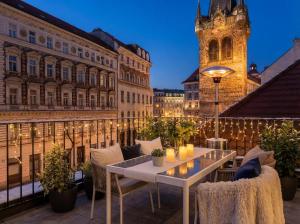 Turnkey I Henrys Tower Apartments